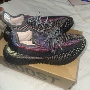 Adidas Yeezy Boost 350 V2 Box